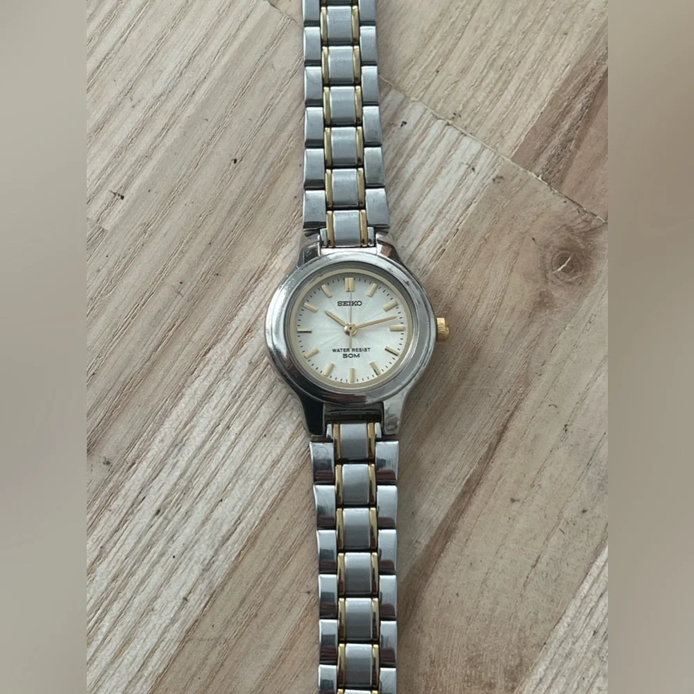 Seiko Ladies Watch Spiral Stainless Dial Gold-Tone Markers Two-Tone Bracelet